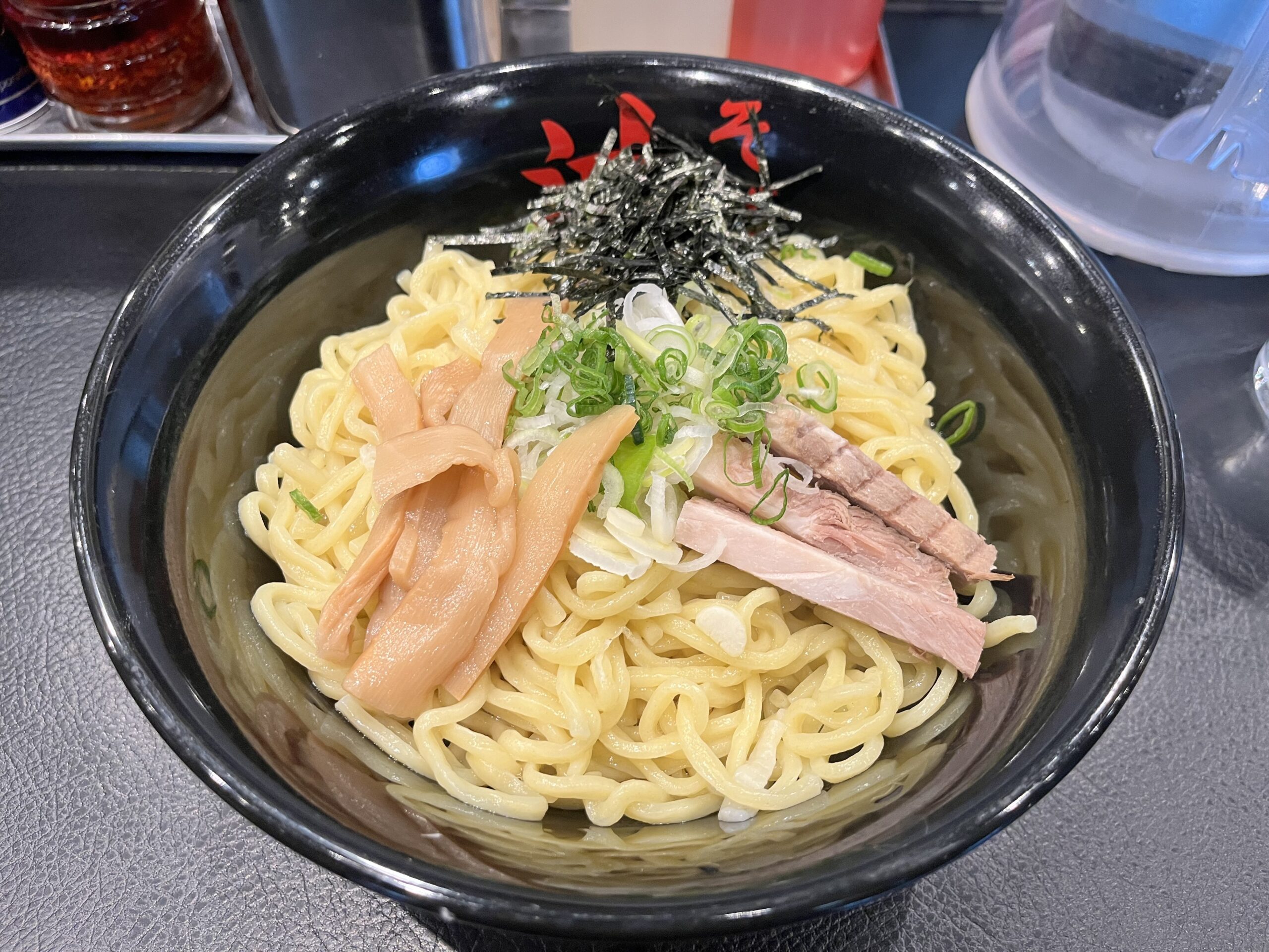 東京油組総本店 学芸大組｜麺が主役のヘルシーで特別な油そば