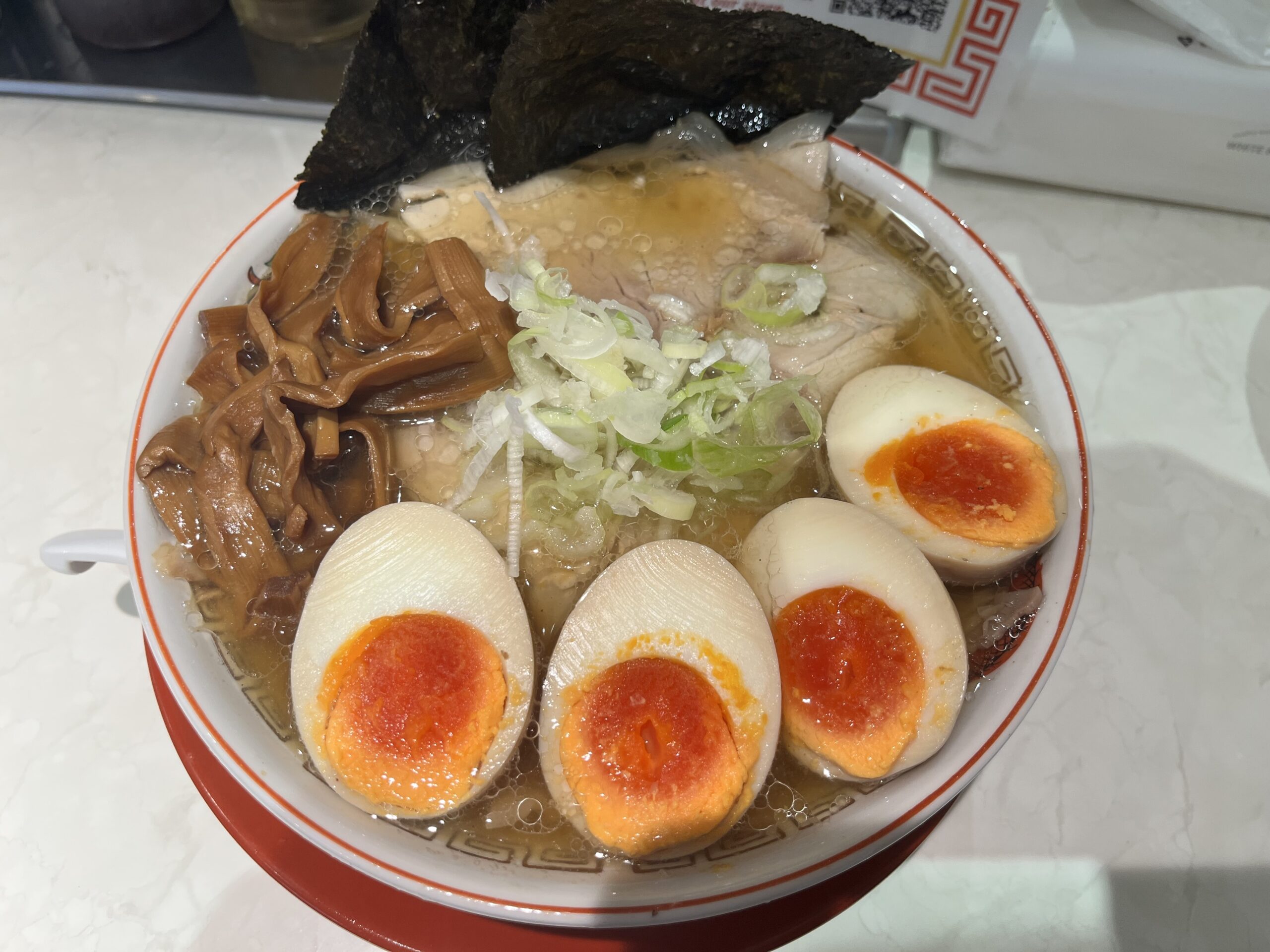 ちゃん系インスパイア元祖焼豚センター うる寅商店 渋谷店｜特製中華そば味玉トッピング