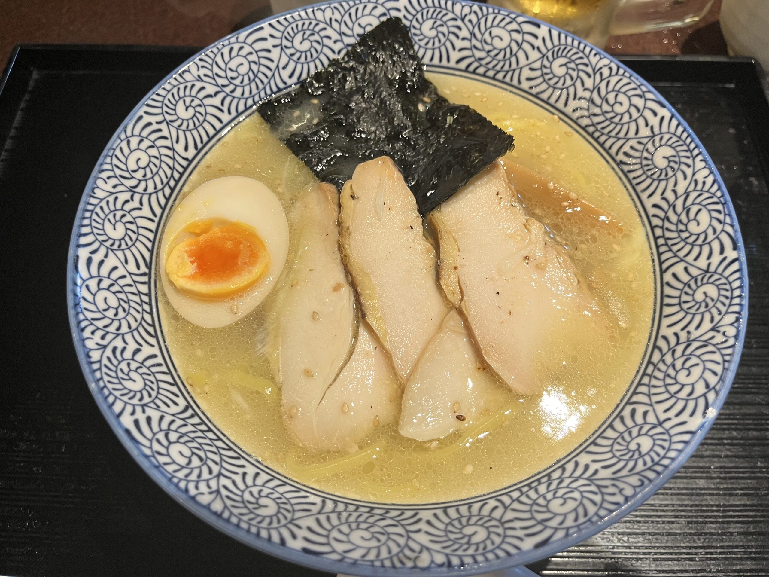 地鶏や ウィング高輪店｜濃厚鶏チャーシューそば