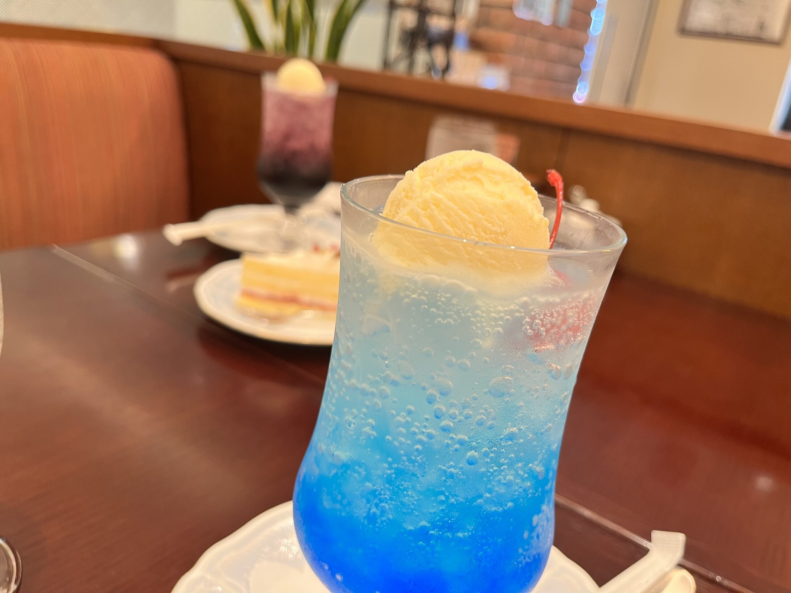 和蘭豆（らんず）｜老舗カフェでクリームソーダ