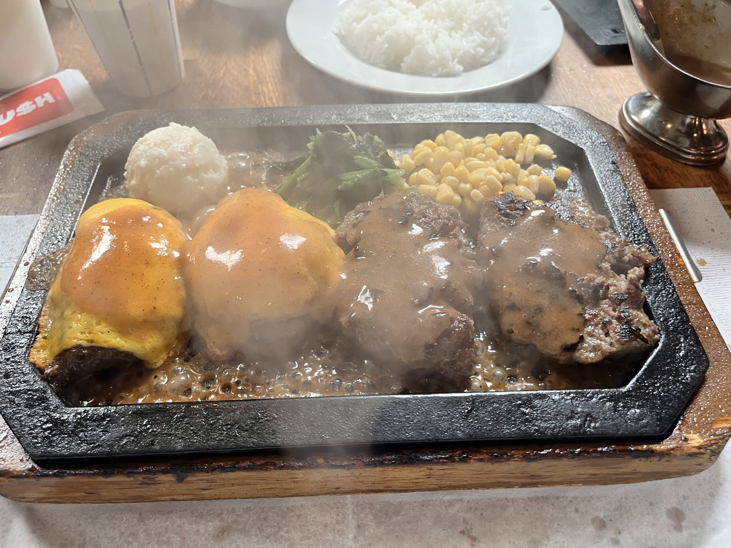 GOLD RUSH 渋谷本店（ゴールドラッシュ）｜1ポンドハーフ＆ハーフハンバーグ