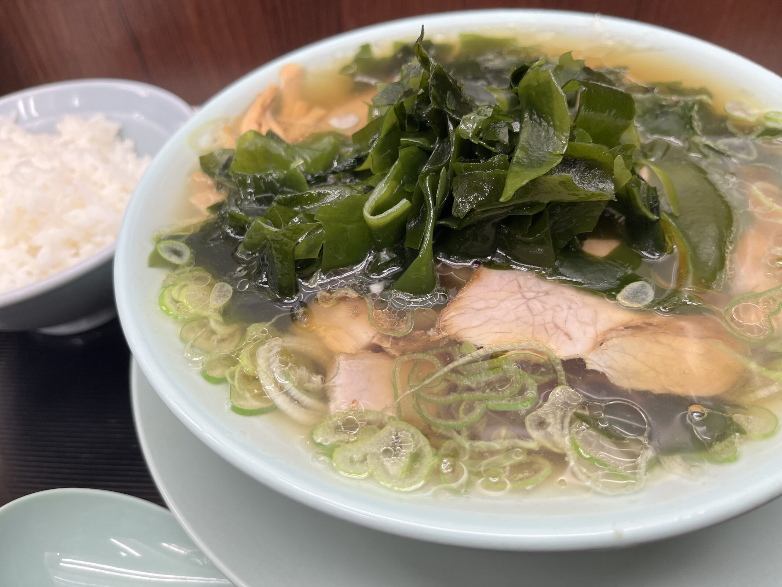 新橋ニューともちんラーメン 五反田駅前店｜わかめ中華そば